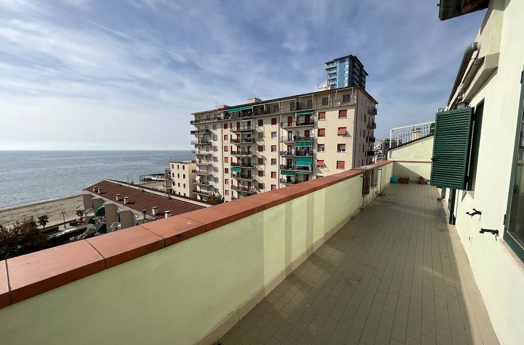 FOLLONICA CENTRO, CON TERRAZZO PANORAMICO E ASCENSORE