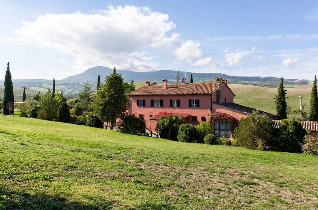 CASTIGLION D’ORCIA. VILLA PADRONALE CON DEPANDANCE E PISCINA