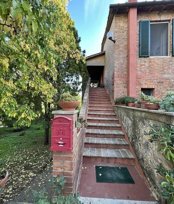 STRADA DEI FUOCHI CON INGRESSO INDIPENDENTE E GIARDINO